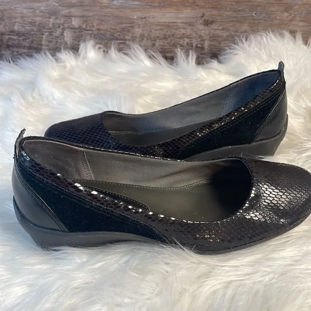 Nickels Ladies Black Slip on Shoes Flats Size 6M